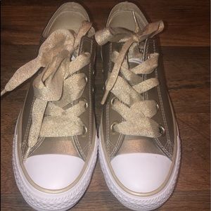 Women’s converse size 7